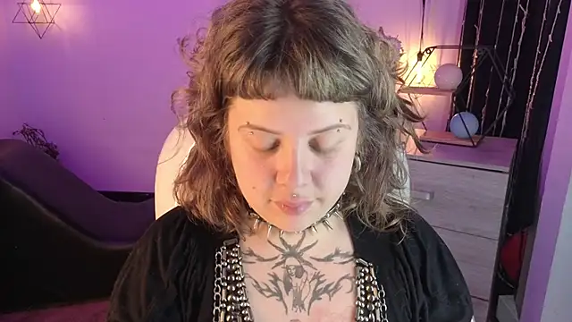 Snapshot of Sabrina_scarlett chatting on 10/29/25, 04:37 Sabrina scarlett online show from 10/29/25, 04:37