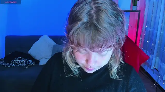 Snapshot of Sabrina_scarlett chatting on 01/08/26, 04:37 Sabrina scarlett online show from 01/08/26, 04:37