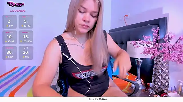 Snapshot of daniela_beauty chatting on 04/09/26, 12:43 daniela beauty online show from 04/09/26, 12:43