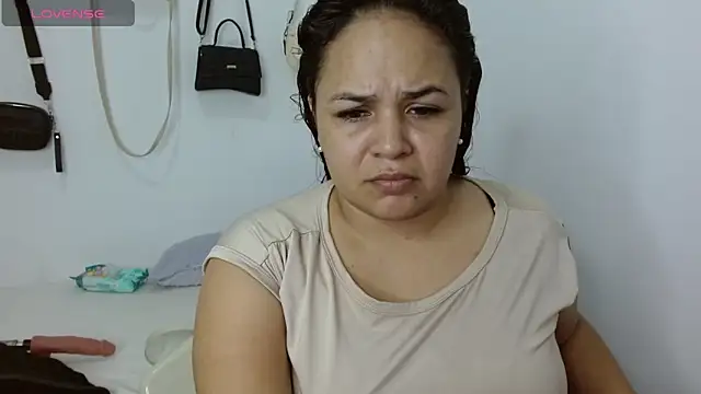 alinsonhot29 online show from 05/01/26, 12:04