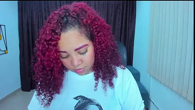 Snapshot of AngelaCoffee chatting on 10/08/25, 10:18 AngelaCoffee online show from 10/08/25, 10:18