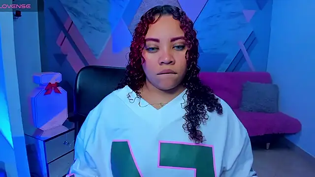 Snapshot of AngelaCoffee chatting on 10/26/25, 03:45 AngelaCoffee online show from 10/26/25, 03:45