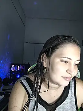 Snapshot of dani123unica chatting on 05/26/26, 04:25 dani123unica online show from 05/26/26, 04:25