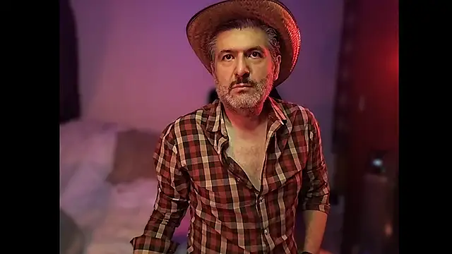 Snapshot of BushBator chatting on 01/12/26, 06:40 BushBator online show from 01/12/26, 06:40