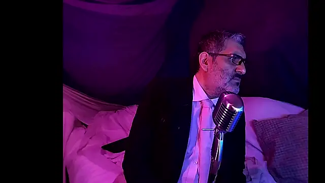 Snapshot of BushBator chatting on 03/14/26, 07:03 BushBator online show from 03/14/26, 07:03