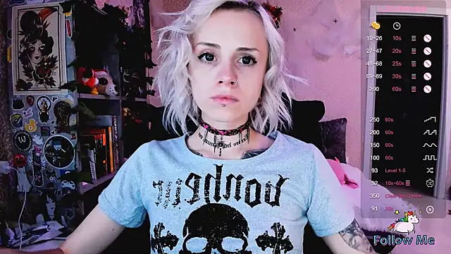 NaniMoore online show from 10/10/25, 08:41