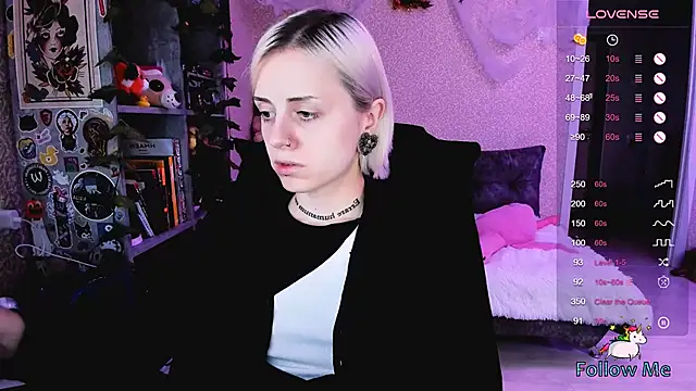 NaniMoore online show from 10/23/25, 08:02