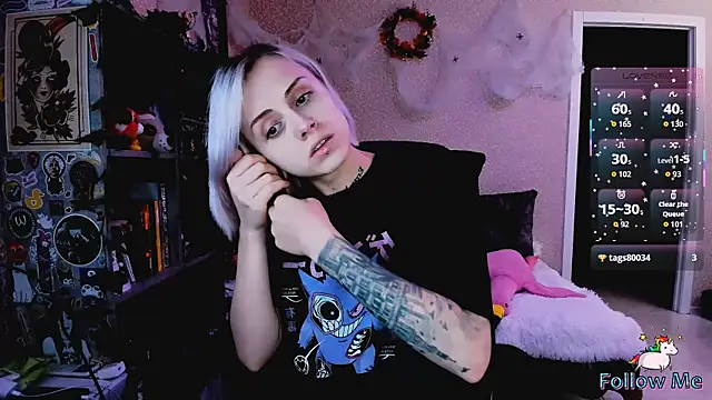 NaniMoore online show from 11/08/25, 09:02