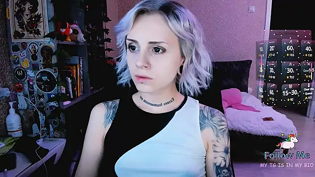 NaniMoore online show from 12/04/25, 08:17