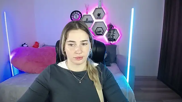 Snapshot of SabrinViolet chatting on 10/07/25, 08:11 SabrinViolet online show from 10/07/25, 08:11