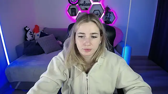 Snapshot of SabrinViolet chatting on 11/05/25, 09:20 SabrinViolet online show from 11/05/25, 09:20