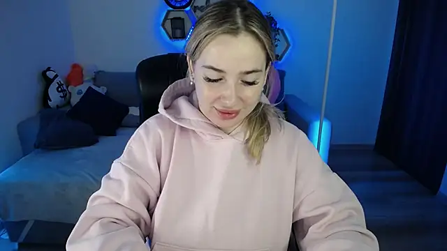 Snapshot of SabrinViolet chatting on 11/09/25, 09:07 SabrinViolet online show from 11/09/25, 09:07