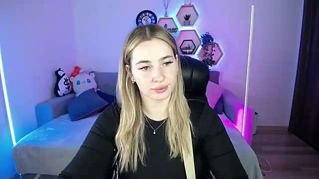 Snapshot of SabrinViolet chatting on 11/22/25, 09:08 SabrinViolet online show from 11/22/25, 09:08