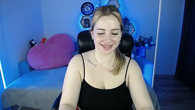 Snapshot of SabrinViolet chatting on 11/28/25, 09:12 SabrinViolet online show from 11/28/25, 09:12