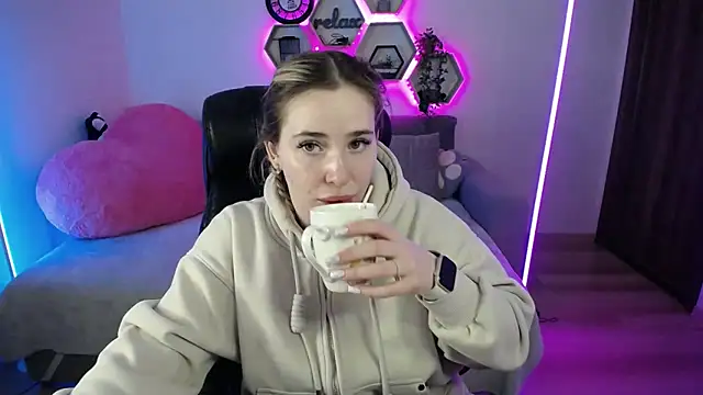 Snapshot of SabrinViolet chatting on 02/04/26, 09:04 SabrinViolet online show from 02/04/26, 09:04