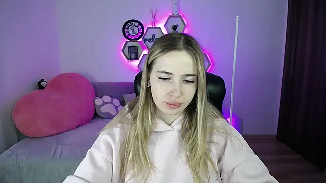 Snapshot of SabrinViolet chatting on 02/16/26, 09:05 SabrinViolet online show from 02/16/26, 09:05