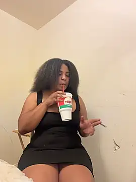 Snapshot of prettlovely14 chatting on 03/21/26, 06:29 prettlovely14 online show from 03/21/26, 06:29