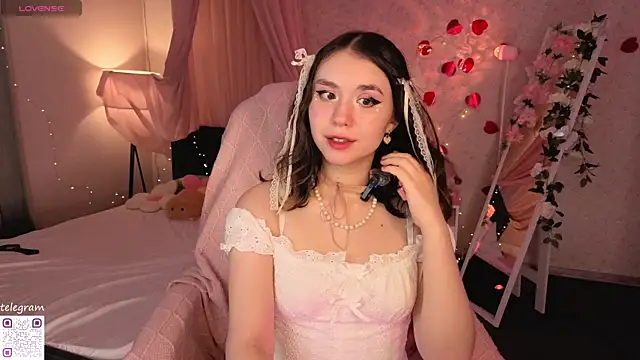 lilly Cherry  online show from 06/25/26, 11:37