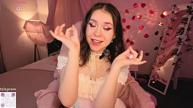 lilly Cherry  online show from 07/03/26, 11:27