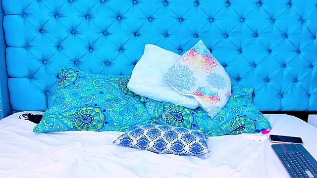 Snapshot of PariisRoa chatting on 03/02/25, 04:53 PariisRoa online show from 03/02/25, 04:53