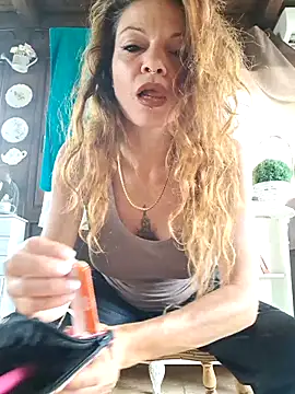 Snapshot of vampvanna23 chatting on 09/09/25, 01:10 vampvanna23 online show from 09/09/25, 01:10