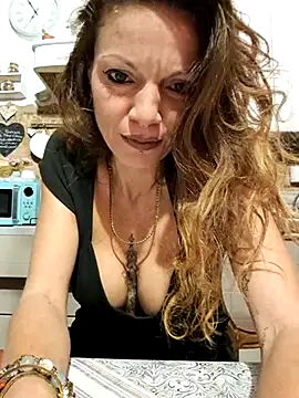 Snapshot of vampvanna23 chatting on 11/04/25, 04:55 vampvanna23 online show from 11/04/25, 04:55