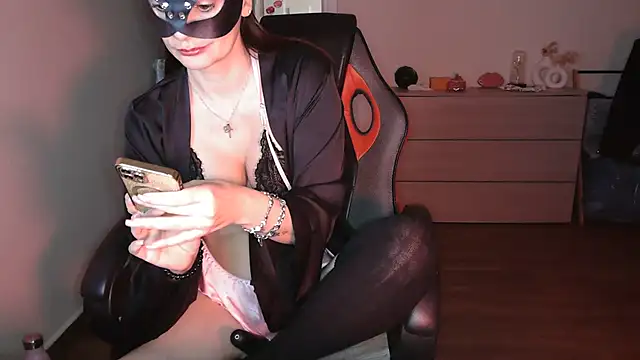 Snapshot of ladymask_2023 chatting on 01/11/25, 11:34 ladymask 2023 online show from 01/11/25, 11:34