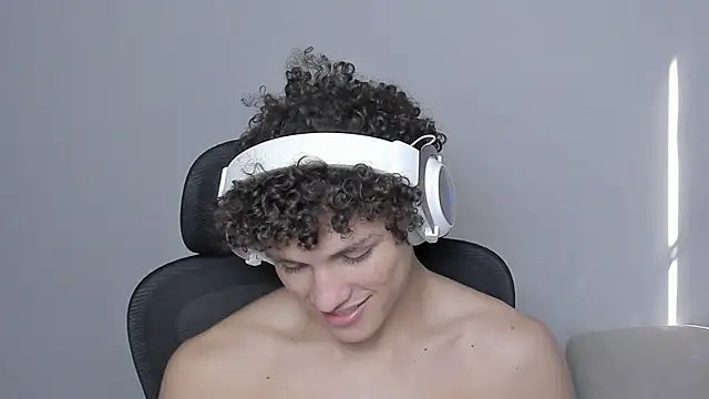 laurent nova online show from 10/22/25, 06:29