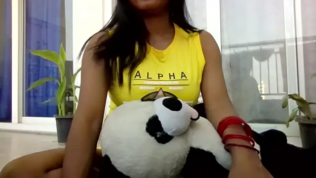 Queenhimanshi online show from 10/17/25, 07:44