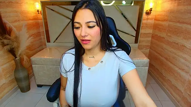 Dakotha v  online show from 12/16/25, 03:33