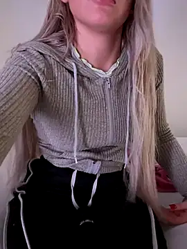 Holly-Glamour online show from 12/14/25, 01:33