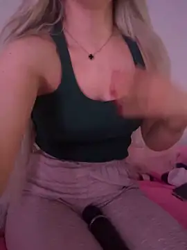 Holly-Glamour online show from 12/19/25, 02:18