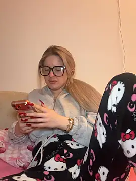 Holly-Glamour online show from 02/07/26, 04:11