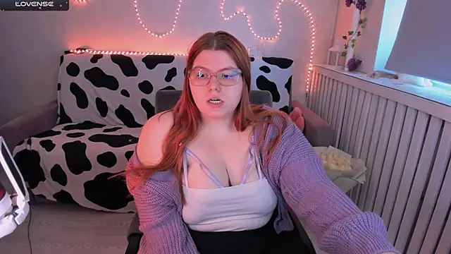 Snapshot of Melissa_Purr chatting on 09/21/25, 04:25 Melissa Purr online show from 09/21/25, 04:25