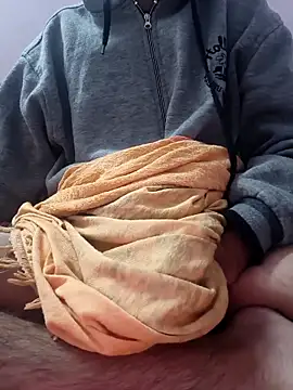 Snapshot of Collegeboywithbigweapan21 chatting on 12/16/25, 05:07 Collegeboywithbigweapan21 online show from 12/16/25, 05:07