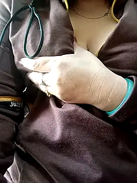 Snapshot of Rose_DiDi chatting on 03/20/25, 03:34 Rose DiDi online show from 03/20/25, 03:34