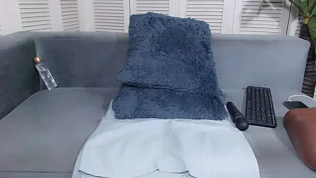 Snapshot of JasmineMoore chatting on 12/19/24, 01:18 JasmineMoore online show from 12/19/24, 01:18