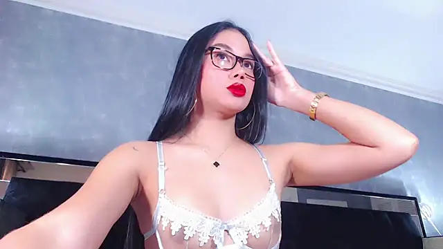 Snapshot of JasmineMoore chatting on 02/18/25, 05:53 JasmineMoore online show from 02/18/25, 05:53