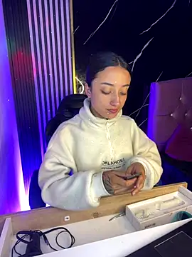 Ady 18 online show from 11/20/25, 08:08