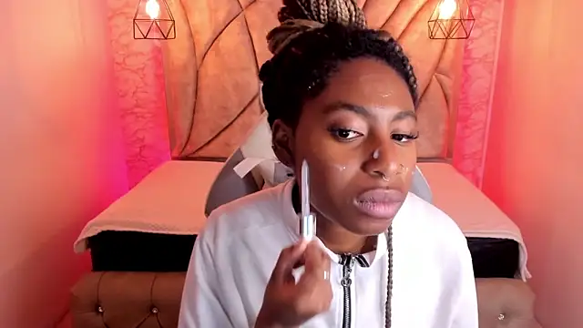 Queen perla  online show from 02/19/25, 12:11