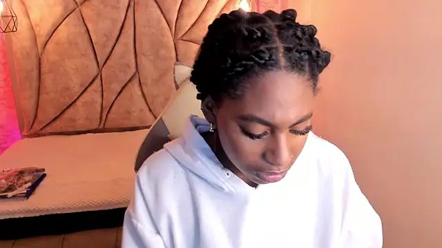 Queen perla  online show from 03/13/25, 12:13