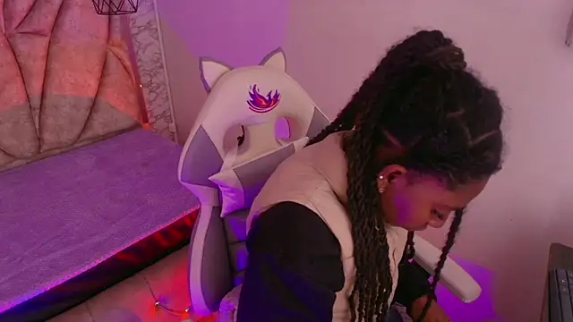 Queen perla  online show from 11/22/25, 12:37