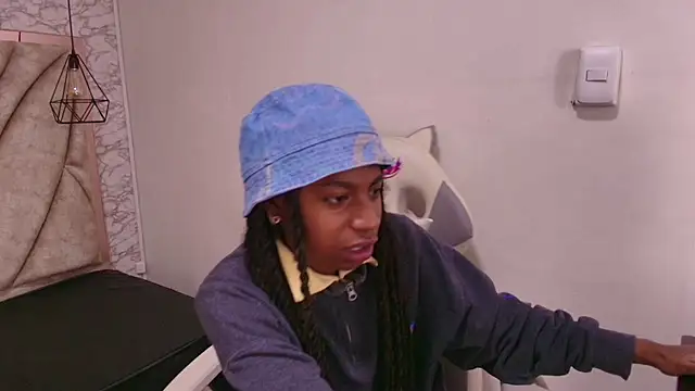 Queen perla  online show from 12/04/25, 11:19