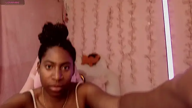 Queen perla  online show from 12/16/25, 07:08