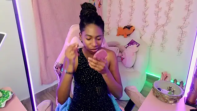 Queen perla  online show from 12/18/25, 08:04