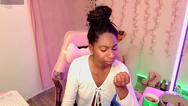 Queen perla  online show from 12/22/25, 12:24