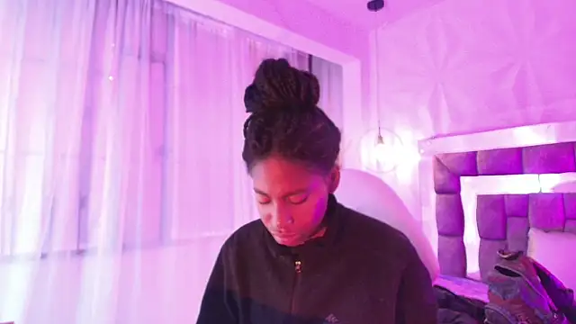 Queen perla  online show from 06/24/26, 12:37