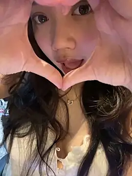 Hotellinh12 online show from 09/18/25, 05:15