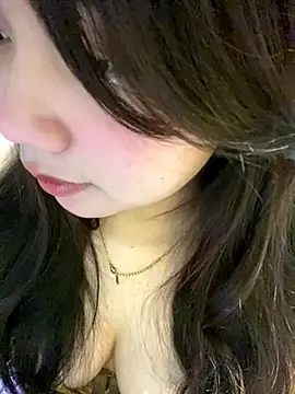 Hotellinh12 online show from 11/15/25, 04:25