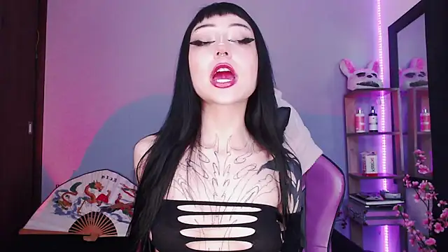 Snapshot of catipetite chatting on 02/19/25, 04:12 catipetite online show from 02/19/25, 04:12